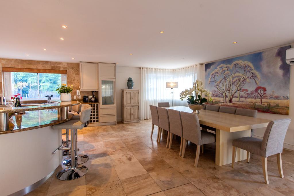 Villa On Slopes Of Geneva Drive *