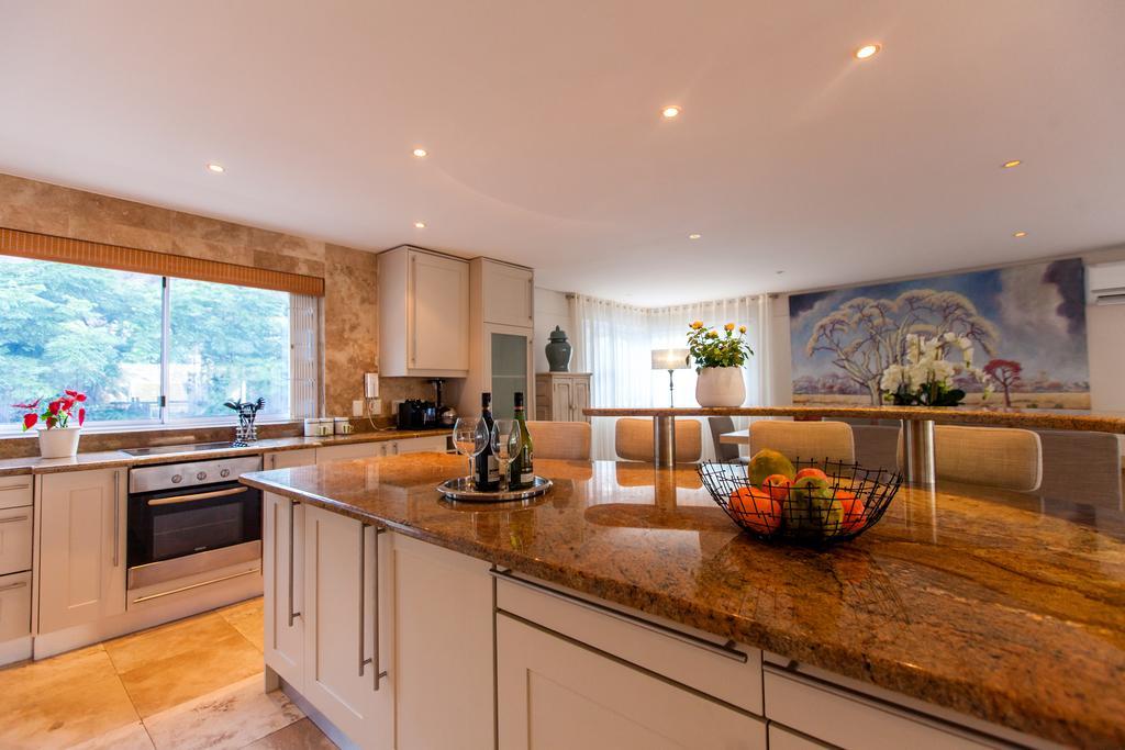 Villa On Slopes Of Geneva Drive *