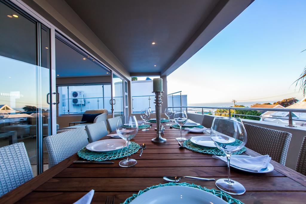 Villa On Slopes Of Geneva Drive Cape Town