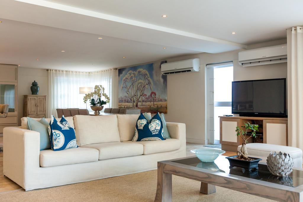 Villa On Slopes Of Geneva Drive *